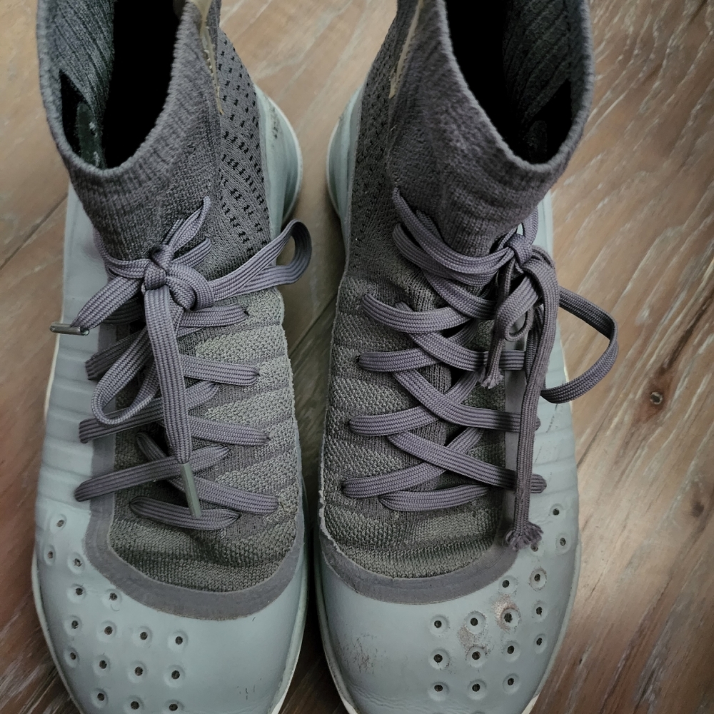 Mens Size 7M sneakers. Grey, white. Steph Curry Under Armour. Size 7Y.